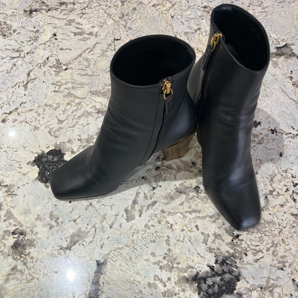 SALVATORE FERRAGAMO Women Black Leather Block Heel Boots 6.5